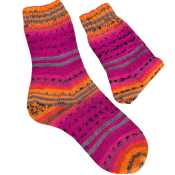 Handgstrickte Socken ohne tierische Faser